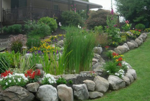 Batu Alam sebagai Border Taman